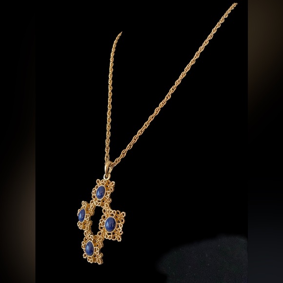 Vintage Sarah Coventry Victoria Blue Cross Pendant Necklace - Picture 4 of 9